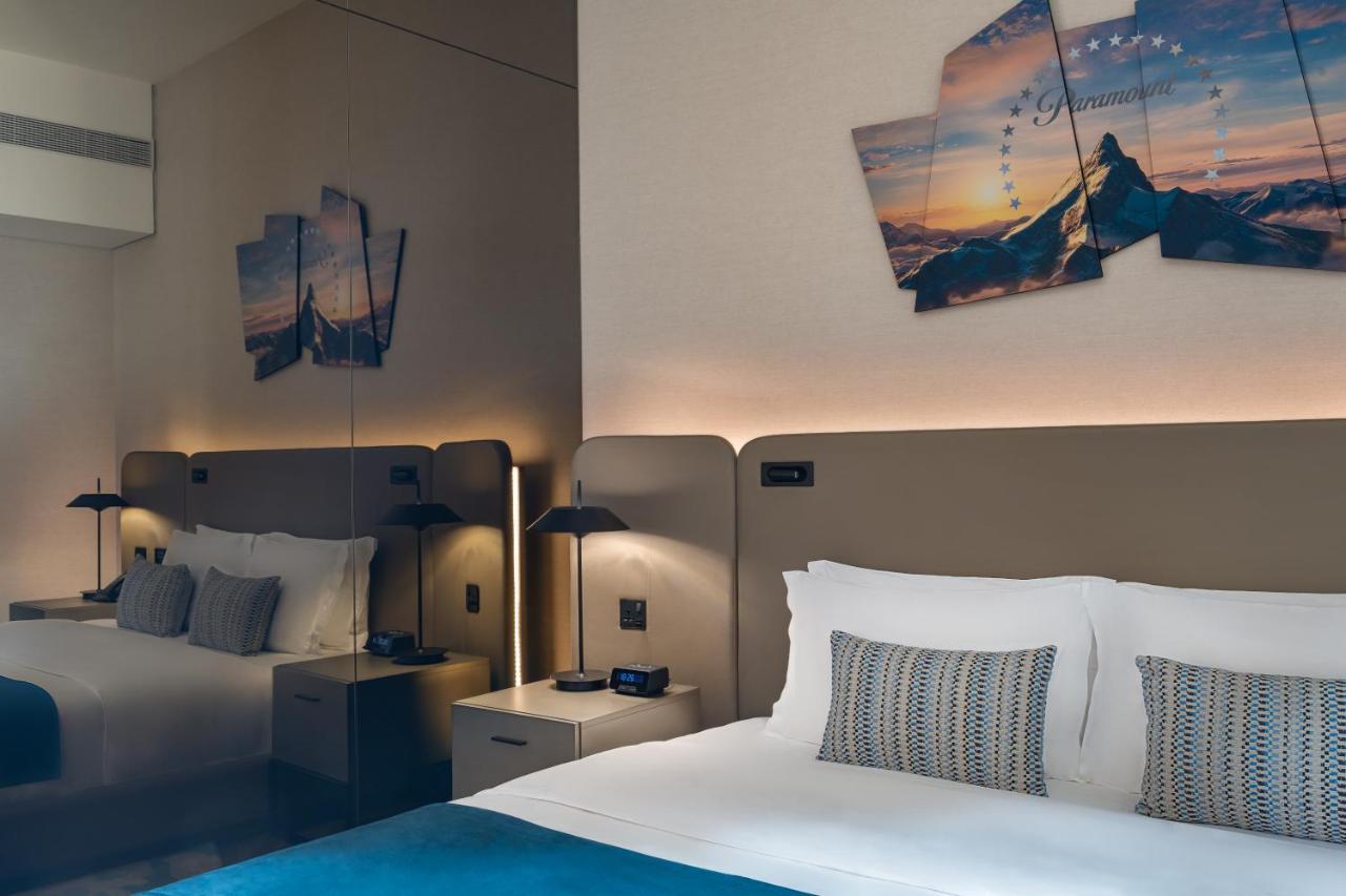 Paramount Hotel Midtown Dubai Eksteriør bilde A bedroom at the hotel