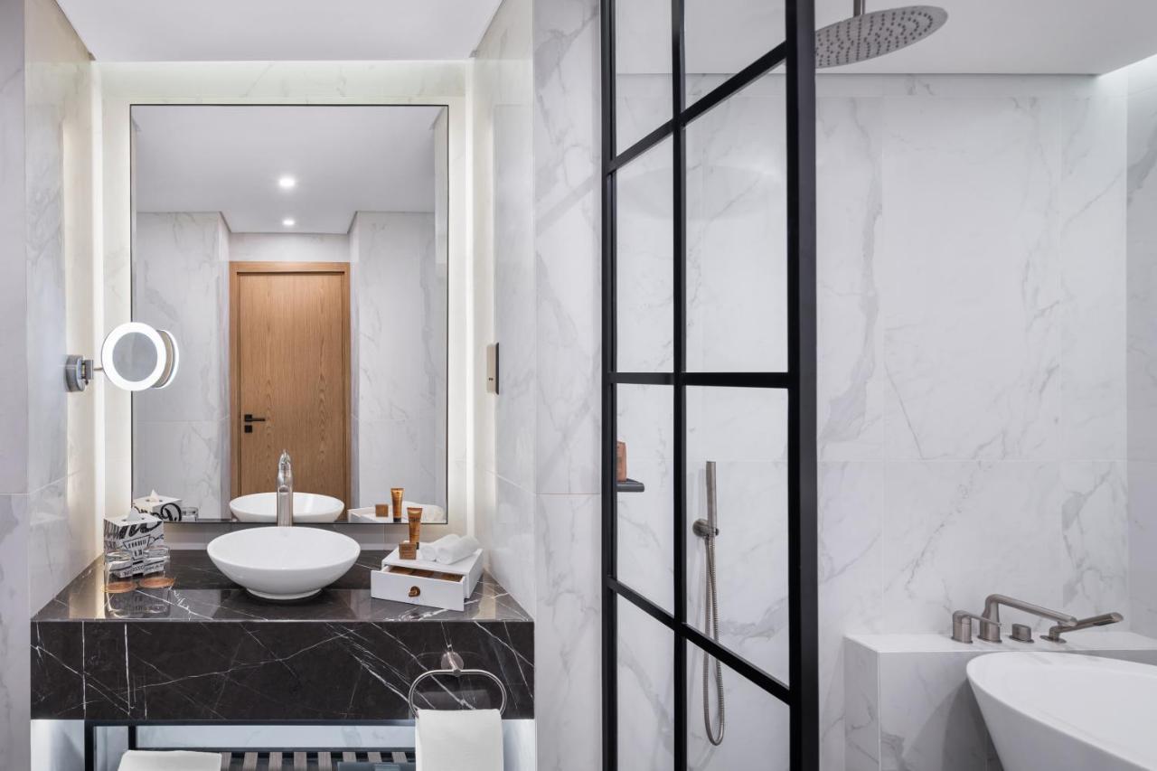 Paramount Hotel Midtown Dubai Eksteriør bilde Bathroom